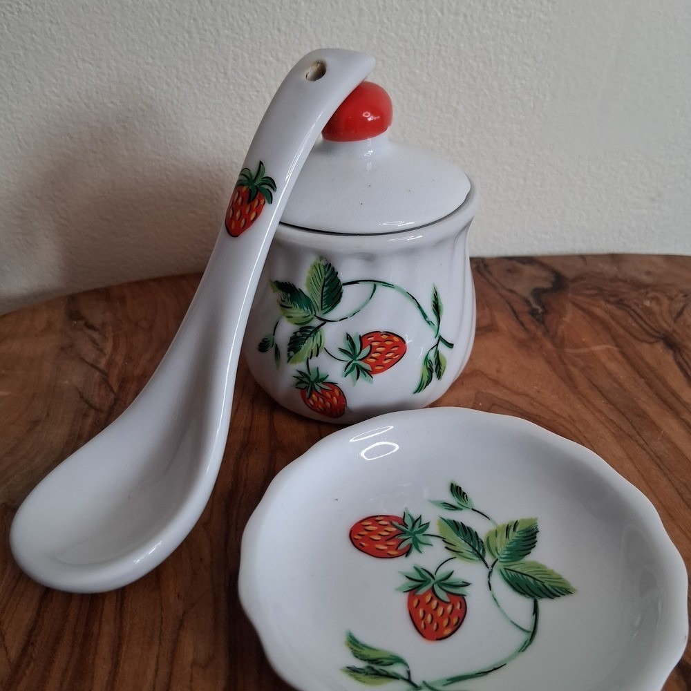 Vintage Tiny Strawberry Design Ceramic Set